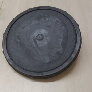 Diffuseur à disque à bulles PP de type plat ou en arche, efficacité de transfert d'oxygène de 27%-38%, diamètre des bulles de 1-2 mm pour les eaux usées - Product Image 1