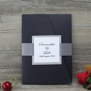 Élégantes cartes d'invitation de mariage personnalisées noires à trois volets avec bande de maintien et cartes RSVP - Product Image 2