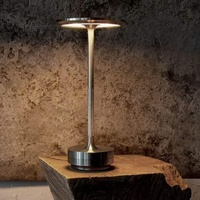 Lampes de bureau LED USB modernes pour la décoration intérieure Lampe de table rétro rechargeable en métal de luxe Lampe de nuit LED sans fil alimentée par batterie