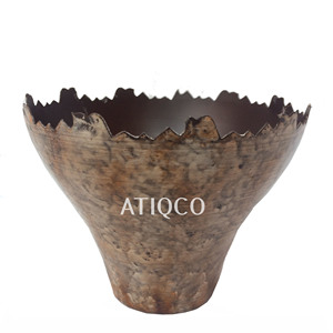 Vente en gros de porte-bougies décoratifs en fer faits à la main Atiqco avec impression bicolore style Surahi - Product Image 4