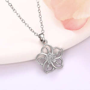 Collana con pendente a fiore a cinque petali con zirconi per donna, catena floreale per clavicola, gioielli alla moda - Product Image 2