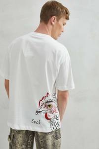 Imperio IMP7078 Unisex Oversize t-shirt bianca con polli urbani e audace 'COCK' testo elegante abbigliamento urbano da uomo - Product Image 2