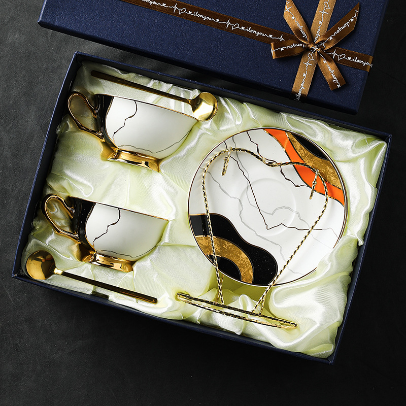 L-2 cups 2 plates 2 spoons + cup holder gift box