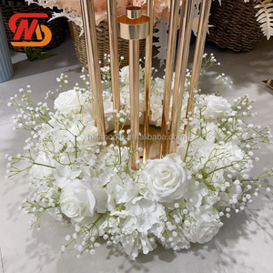 Aro Floral Blanco con Diseño Moderno para Decoración de Bodas y Eventos - Product Image 1
