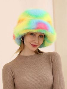 Chapeau Bob Femme Personnalisé en Fausse Fourrure, Chapeau de Pêcheur Doux et Chaud pour l'Hiver, Idéal pour le Voyage et la Protection Solaire - Product Image 4
