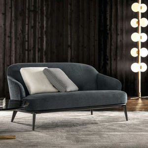 Canapé sectionnel trois places en tissu chenille flanelle velours style Japandi moderne avec des tons neutres naturels - Product Image 2