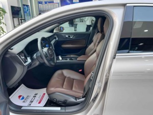 Voiture d'occasion <span class=keywords><strong>2022</strong></span> pour S-60 B4 Inscription Luxury Edition - Volant à gauche, intérieur foncé, moteur turbo, sièges en cuir, toit ouvrant panoramique - Product Image 5