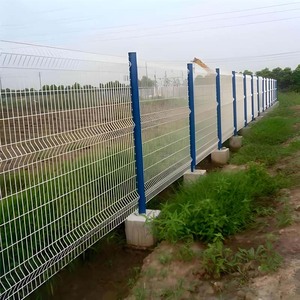 Yüksek kaliteli ev <span class=keywords><strong>a</strong></span>çık bahçe 3D Metal kavisli kaynaklı örgü çit korkuluk kurulu PVC çit - Product Image 5