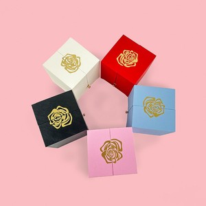 Caja de Regalo de San Valentín con Anillo de Flores de Jabón y Collar, Caja de Regalo con Rosa Eterna y Jabón Macaron de Doble Apertura - Product Image 2