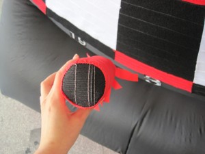 EMPIRE - Tablero de Dardos Inflable, Tela Oxford, Material de PVC, Modelo para Área Deportiva, 2.5m de Alto x 2m de Largo x 1.5m de Ancho, Capacidad de 300 kg, para Uso en Interiores/Exteriores - Product Image 6