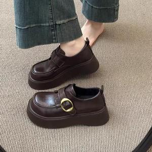 Mocasines de PVC con Punta Redonda para Mujer, Otoño Invierno 2025, Suela Gruesa, Aumento de Altura Interior de una Sola Capa, Tendencia de Moda, Tacón con Correa - Product Image 6