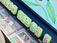Set Mahjong Americano MAOJI MJ066 Garden Glow Matcha Pearl all'ingrosso, 160 Tessere in Acrilico Incise, Gioco Ecologico per Serate di Gioco