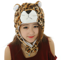 Bonnet d'hiver en peluche léopard 100% polyester, bonnet court mignon unisexe pour enfants avec pompons