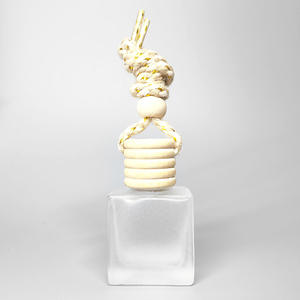 Diffusore per auto in vetro vuoto quadrato opaco personalizzato bottiglia di profumo per auto con coperchio in legno - Product Image 1