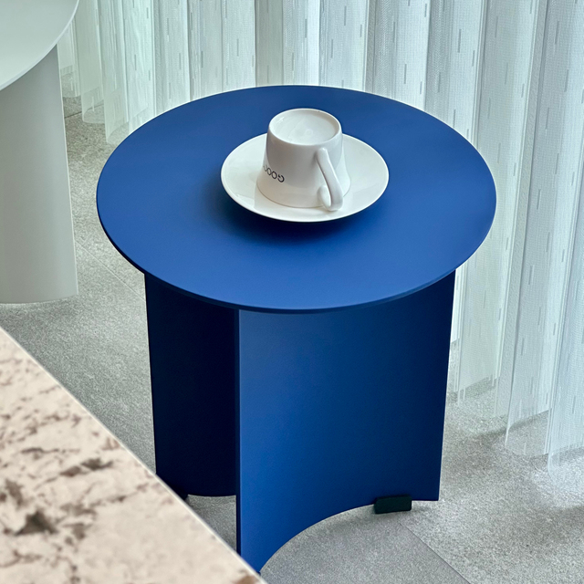 Custom Modern Cobalt Blue Matte Aluminum Coffee Table Tripod Panel Base Lacquer Finish OEM ODM Hotel Apartment Villa Lounge