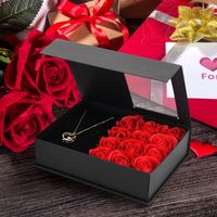 Meilleures ventes Nouveauté 2024 Boîte de roses artificielles Décoration pour la fête des pères Halloween Boîte cadeau en carton Roses pour la Saint-Valentin