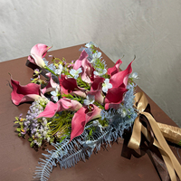 Maßgefertigter Handgemachter Lila-Rosa Calla-Lilien Brautstrauß, Künstliche Blumen, Handstrauß, Outdoor-Hochzeitsfotografie-Requisite