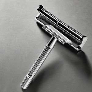 La mejor herramienta <span class=keywords><strong>de</strong></span> <span class=keywords><strong>afeitar</strong></span> multifuncional estándar DIY, hoja <span class=keywords><strong>de</strong></span> acero inoxidable respetuosa con el medio ambiente, estilo <span class=keywords><strong>de</strong></span> botón pulsador, personalización OEM - Product Image 6