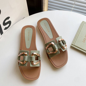 Sandalias de Verano 2023 al por Mayor, Sandalias Casuales de Color Sólido con Cadena de Metal, Último Modelo con Decoración de Acero, Sandalias Deslizantes para Interiores y Exteriores para Mujer - Product Image 5