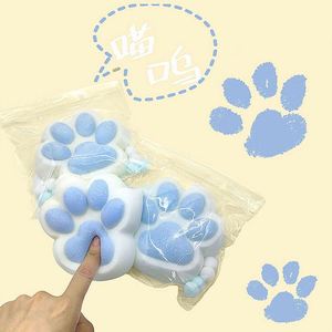 Jouet géant en peluche patte de chat à presser, jouet anti-stress Kawaii à rebond lent pour adultes, pour soulager le stress et la tension - Product Image 5