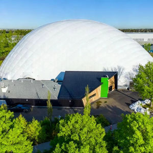 Nouvelles structures soutenues par des dômes pneumatiques de grande taille pour les terrains de football en plein air - Product Image 1