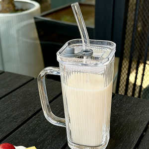 Caneca Esportiva de Vidro Transparente Ecológica e Moderna com Alça e Tampa para Bebidas de Verão, Chá e Leite - Product Image 3