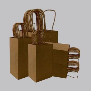 ถุงกระดาษคราฟท์สีน้ำตาลพิมพ์ลายตามสั่ง เป็นมิตรกับสิ่งแวดล้อม พร้อมหูหิ้วเชือกฝ้าย รีไซเคิลได้ ใช้สำหรับใส่ของช้อปปิ้ง เสื้อผ้า ของขวัญ อาหาร และอาหารแบบนำกลับบ้าน - Product Image 1