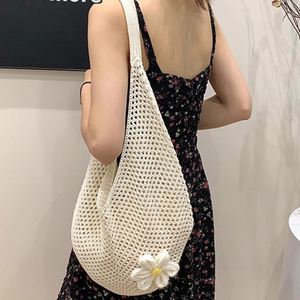 Nuevas Bolsas de Hombro Tejidas Caladas con Diseño Floral para Mujer, Bolsos Grandes de Playa para Vacaciones y Compras - Product Image 4