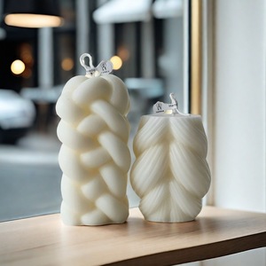 Bougie artisanale en cire de soja tressée torsadée, décorative, moderne, pour la décoration de table, cadeau pour la maison. - Product Image 3