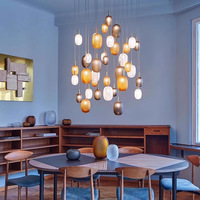 Lustre moderne nordique en aluminium et verre coloré, suspension longue, économe en énergie, idéal pour salles à manger et comptoirs de bar