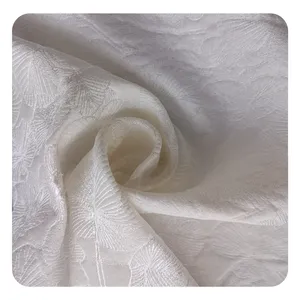 Preço barato 90% Poliéster 10% Nylon 145gsm Plain And Neat Crepe Petal Jacquard Tecido Para Mulheres Vestidos E Vestuário