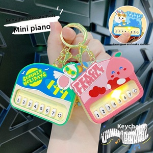 Llaveros creativos de mini piano al por mayor, juguetes musicales educativos luminosos, colgantes para bolsos y regalos - Product Image 6