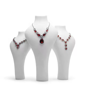 Juego de exhibición de joyería de resina lacada, maniquí personalizado de alta calidad, Exhibidor de pie, accesorios, collar de joyería blanca, busto - Product Image 1