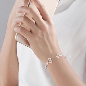 Bracciale a Polsino con Cuore Infinito in Acciaio Inossidabile per Donne, Regalo per Sorelle, Damigelle, <span class=keywords><strong>Compleanno</strong></span>, Natale - Product Image 4