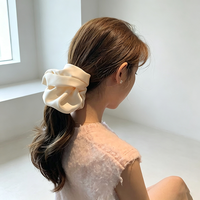 Vente en gros de chouchous pour cheveux en satin surdimensionnés de style coréen, élégants, en soie, élastiques, accessoires de mode pour femmes