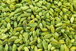 Gousse de cardamome naturelle de haute qualité pour le thé, le café, les desserts, la cuisine et l'aromathérapie, disponible à un prix abordable en provenance d'Inde - Product Image 3