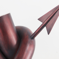 Sculpture artisanale en métal bronze rouge en forme de cœur avec nœud d'amour, décoration de table de mariage romantique et moderne de luxe