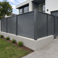 Panneaux à lamelles horizontales noires modernes en aluminium, écologiques, résistants au vent, ventilés et robustes pour balcon et maison