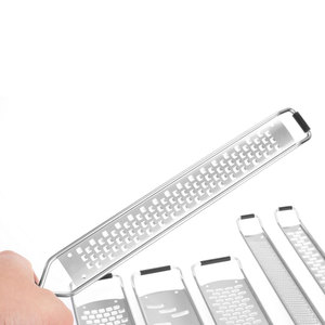 Vente chaude En Acier Inoxydable Gadget <span class=keywords><strong>De</strong></span> <span class=keywords><strong>Cuisine</strong></span> Accessoires Manuel Citron Zesteur Trancheuse Parmesan Fromage Râpe Préparation <span class=keywords><strong>De</strong></span> Légumes - Product Image 5