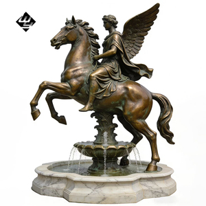 Fontaine d'ange en bronze grandeur nature montant un Pégase, grande sculpture paysagère d'extérieur - Product Image 1