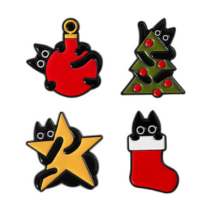 Broche chat noir <span class=keywords><strong>de</strong></span> Noël en gros créatif bas <span class=keywords><strong>de</strong></span> Noël étoile boule émail broche cadeau <span class=keywords><strong>de</strong></span> vacances - Product Image 1