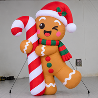 Homme en pain d'épices gonflable géant pour la décoration de Noël en extérieur dans la cour