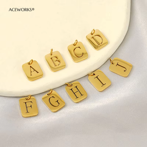 Dijes de letras rectangulares |   Colgantes con Iniciales del Alfabeto de la A a la Z en Acero Inoxidable Chapado en Oro PVD de 18K para la Creación de Joyería - Product Image 1