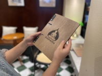 Carpeta de Menú Clásica de Madera con Logotipo Personalizado Grabado con Láser, A5, Personalizable, de Cuero Sintético con Anillas Metálicas para Menús de Cafetería