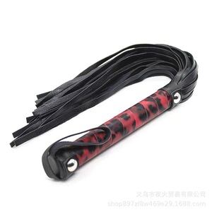 Látigos al por mayor con estampado de leopardo rojo, accesorios de escenario, látigos cortos para entrenamiento, látigos eróticos alternativos para parejas y entrenamiento SM. - Product Image 3
