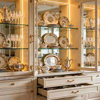 Meuble de rangement de cuisine européen de luxe avec colonne cannelée et quincaillerie en laiton doré, vitrine éclairée, mobilier complet de cuisine, fabrication usine