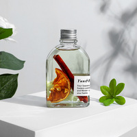 Diffuseur de parfum d'ambiance sans flamme en verre avec inserts floraux et bâtonnets en fibre blanche pour la décoration de bureau