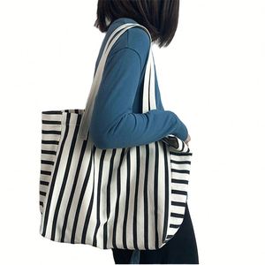 Sac à bandoulière pour femme en toile rayée grande capacité personnalisé, nouveau sac fourre-tout tendance pour l'école et le shopping - Product Image 1