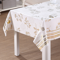 Nappe en PVC RNPT avec un motif craquelé métallique fin et un dos en tissu pour les tables à manger