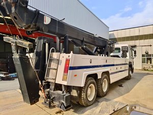 Camion de remorquage à plateau plat Unic 375 HP Diesel, transmission manuelle, norme Euro 5, état neuf, pour remorquage routier - Product Image 2